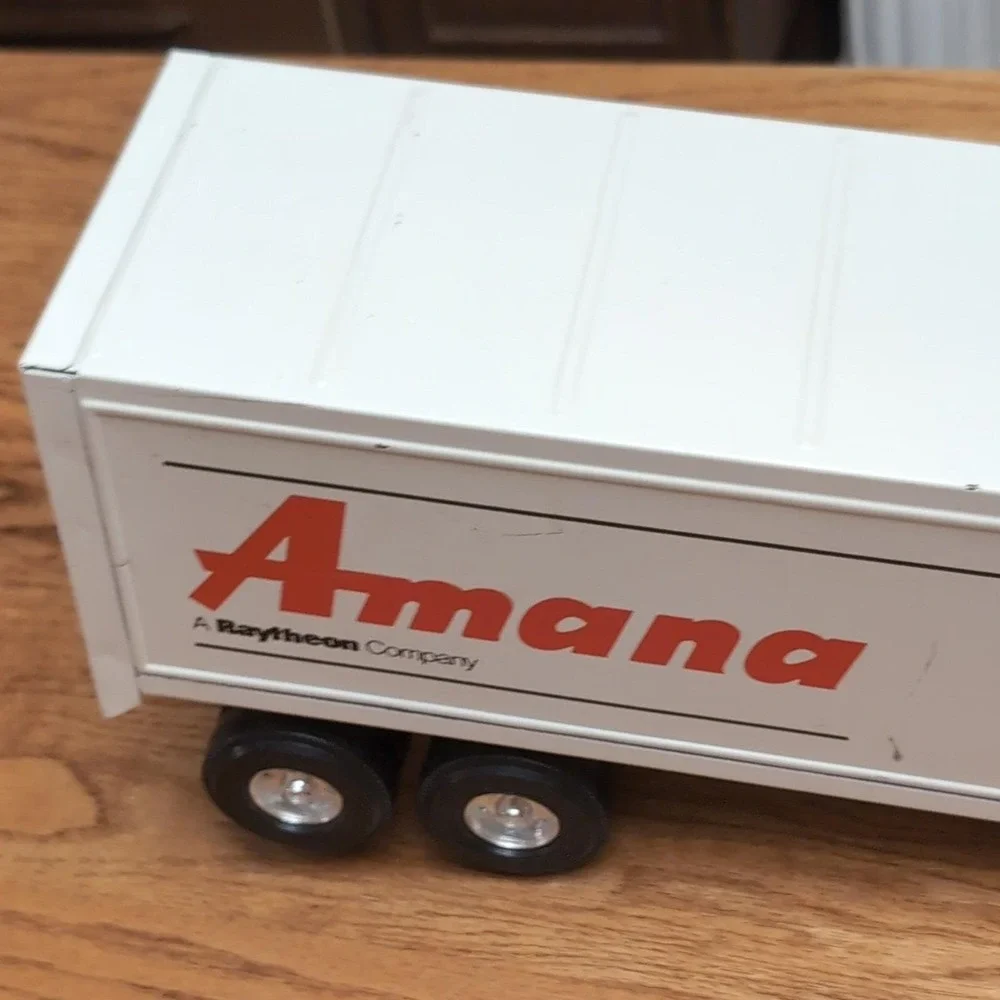 Ertl Amana Refrigeration Semi Truck Diecast Pressed Steel Promotional Toy 2538